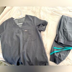 Grey Figs Scrubs Set size Medium